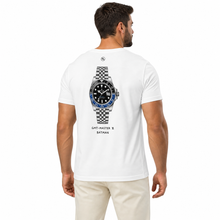 GMT-MASTER II BATMAN camiseta blanca vista trasera con modelo editado desde original
