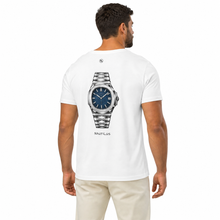 NAUTILUS camiseta blanca vista trasera con modelo editado desde original