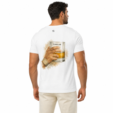 Take a round camiseta blanca vista trasera con modelo editado desde original